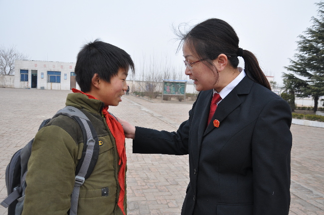 鼓樓法院女法官用自己的特殊方式慶祝節日